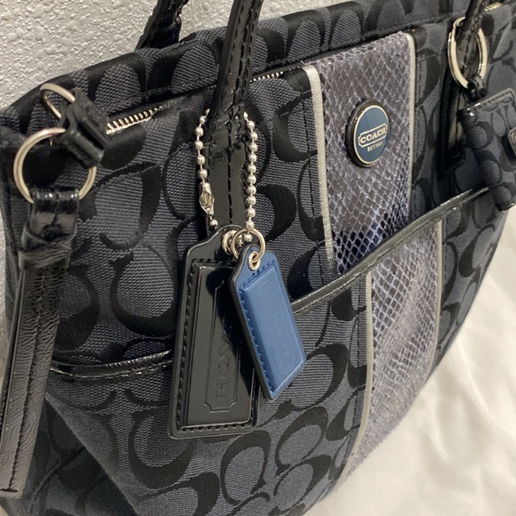 Coach Signature Python Handbag / Tote/ purse - Picture 4 of 15